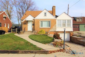427 Sewell Dr, Oregon, OH 43616