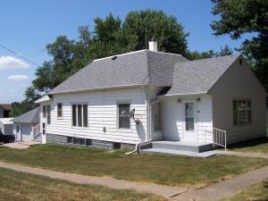 107 E Ada St, Hopkins, MO 64461