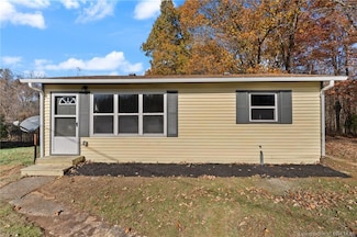 990 W Whiskey Run Rd NE, New Salisbury, IN 47161