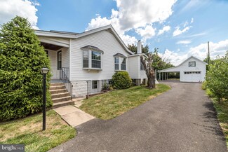 2721 W Walnut St, Colmar, PA 18915