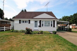 2442 44th St NW, Canton, OH 44709