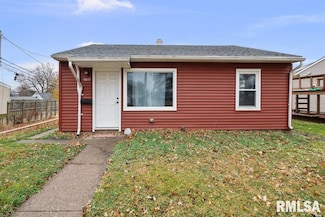 1617 W 38th St, Davenport, IA 52806