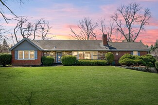 120 75th St, Burr Ridge, IL 60527
