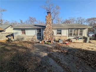 26151 Waterview Dr, Warsaw, MO 65355