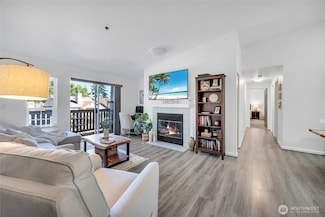215 100th St SW Unit B307, Everett, WA 98204