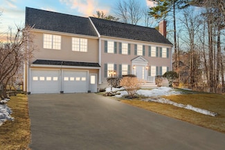 3 Greenleaf Dr, Seabrook, NH 03874