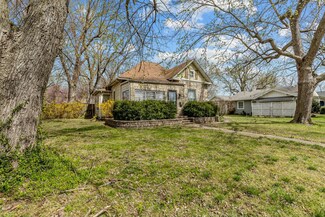 1679 E Belmont St, Springfield, MO 65802