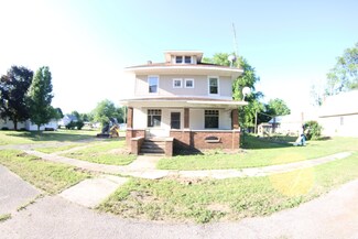 165 W Lake St, Laketon, IN 46943
