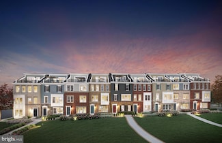 3944 Oak St, Fairfax, VA 22030