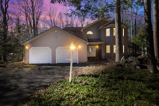 2532 Country Club Dr, Tobyhanna, PA 18466