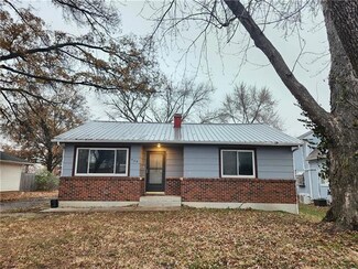 424 E 7th St, Adrian, MO 64720