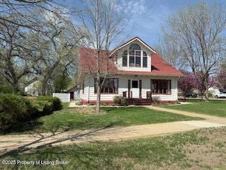 301 9th St S, Hettinger, ND 58639