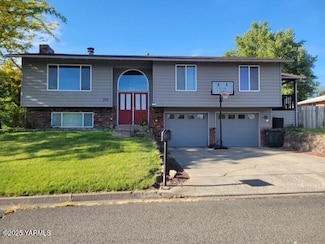 209 S 39th Ave, Yakima, WA 98902