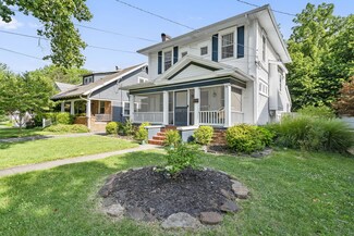 1331 E Meadowmere St, Springfield, MO 65804