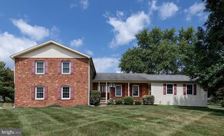 24 Harrogate Dr, Hummelstown, PA 17036