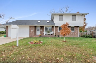 2325 42nd St NE, Cedar Rapids, IA 52402
