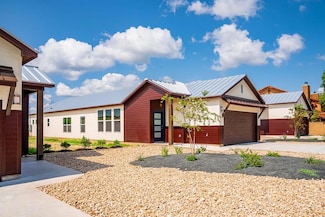 1103 Lois St, Kerrville, TX 78028