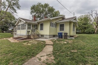1303 Oak Park Ave, Des Moines, IA 50313