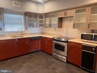 6073 Main St, Voorhees, NJ 08043