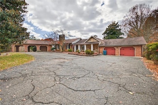 950 Dodson Mill Rd, Pilot Mountain, NC 27041