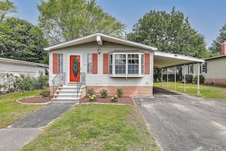 7 Queens Rd, Attleboro, MA 02703