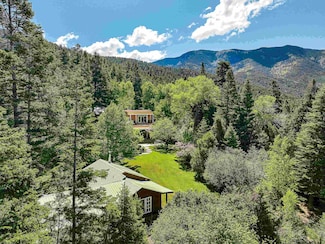 182 El Salto Rd, Arroyo Seco, NM 87514