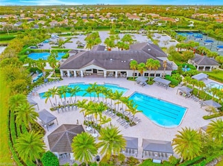 4171 Crescent Ct, Naples, FL 34119