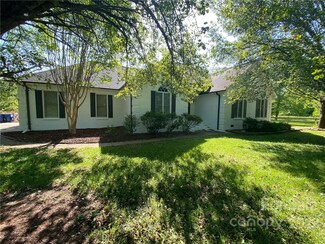 9819 Chestnut Rd, Waxhaw, NC 28173