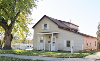 712 S 2nd St, Maquoketa, IA 52060
