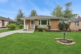 32 N Illinois Ave, Villa Park, IL 60181