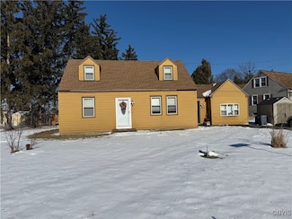 43 Grover St, East Syracuse, NY 13057