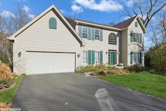 439 Kelly Ln, Crystal Lake, IL 60012