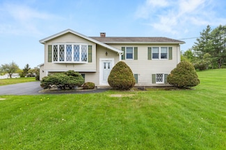 4 Shirley Ln, Gorham, ME 04038