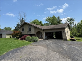205 Darla Dr, Brockport, NY 14420