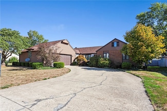 1612 Westgate Ln, Mattoon, IL 61938