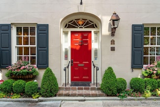 2 Bedons Alley, Charleston, SC 29401