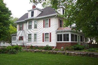 609 S 4th St, Watseka, IL 60970