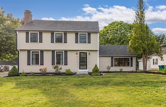 2 Locke Rd, Hampton, NH 03842