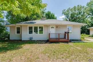 2022 SW Moundview Dr, Topeka, KS 66604