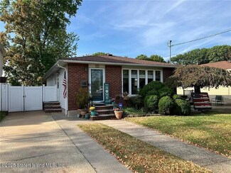 421 Oakdale St, Staten Island, NY 10312