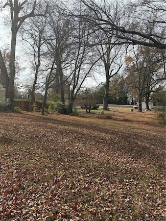 515 Stokes St, Blackstone, VA 23824