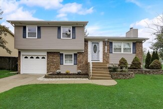 1495 Westbury Dr, Hoffman Estates, IL 60192