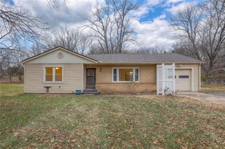 208 N 4th St, Edwardsville, KS 66111