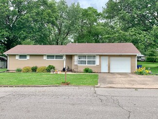 627 High St, Tipton, MO 65081