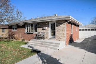 1109 N Dwiggins Ave, Griffith, IN 46319