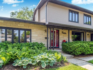 122 S Yellowstone Dr, Madison, WI 53705