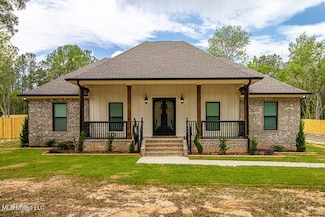 17121 Hillcrest Ridge Dr, Vancleave, MS 39565