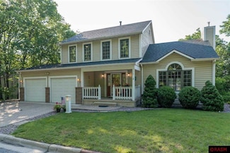 957 957 Belvista Dr, North Mankato, MN 56003