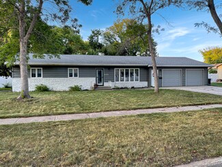 131 16th St SW, Huron, SD 57350