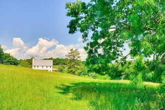 1533 Groundhog Mountain Rd, Hillsville, VA 24343